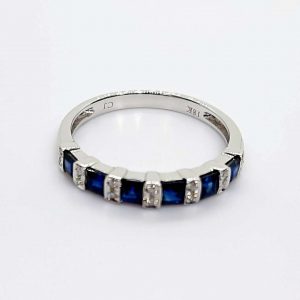 18kt White Gold Blue Princess Cut Blue Sapphire and Round Brilliant Cut Diamond ring