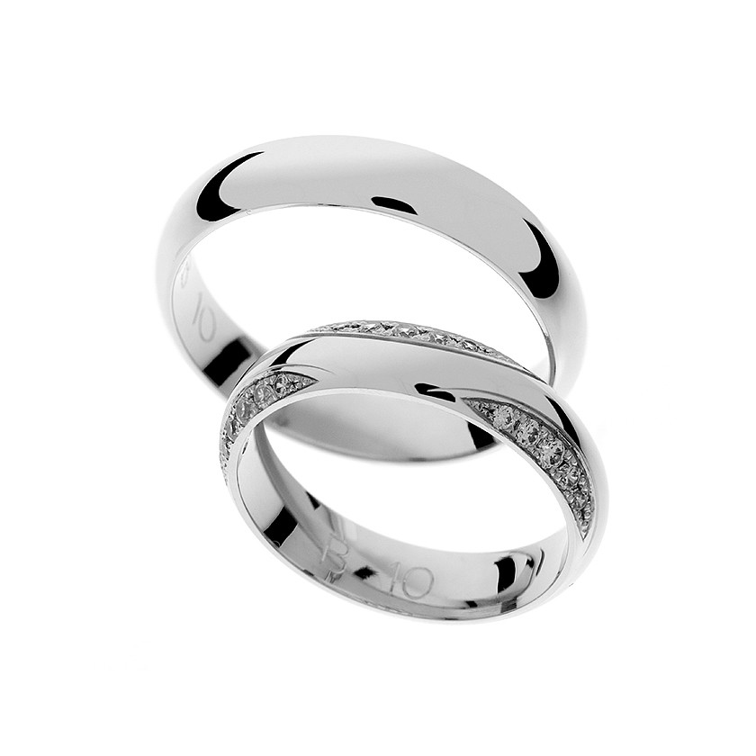 Plain White Gold Matching Bands with Diamond Pattern: Timeless Elegance