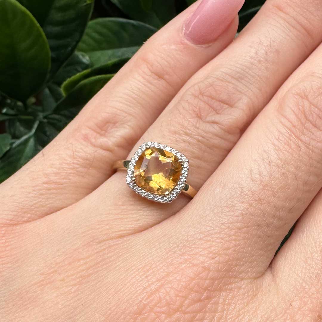 9kt Yellow Gold Halo Ring with 8x8mm Round Cut Citrine and Diamond Halo