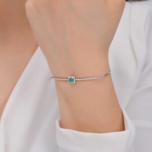 18kt White Gold Bracelet with Round Cut Emerald and Round Brilliant Cut Diamonds